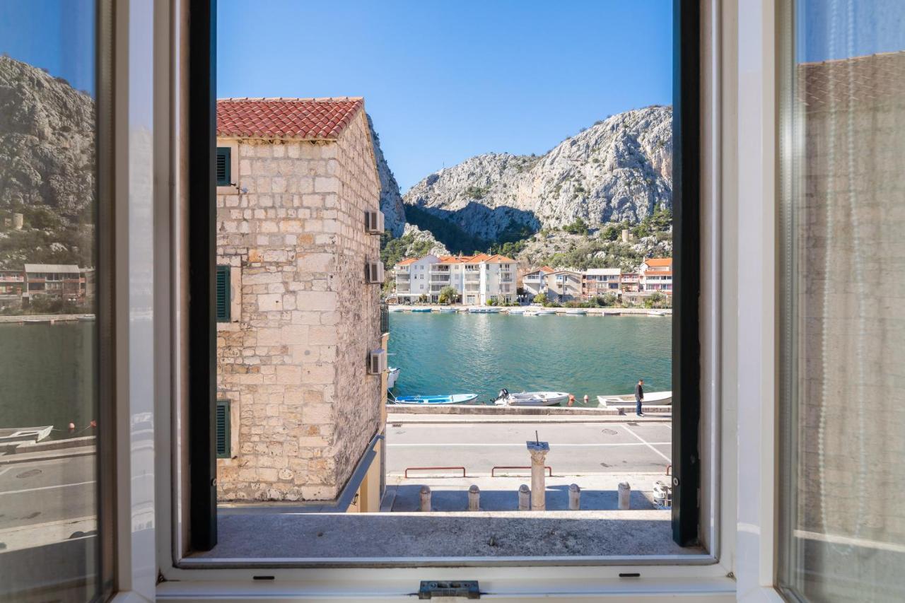 Central Alley Omis Bagian luar foto