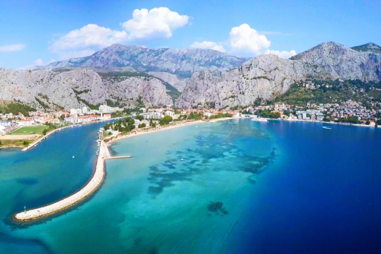 Central Alley Omis Bagian luar foto