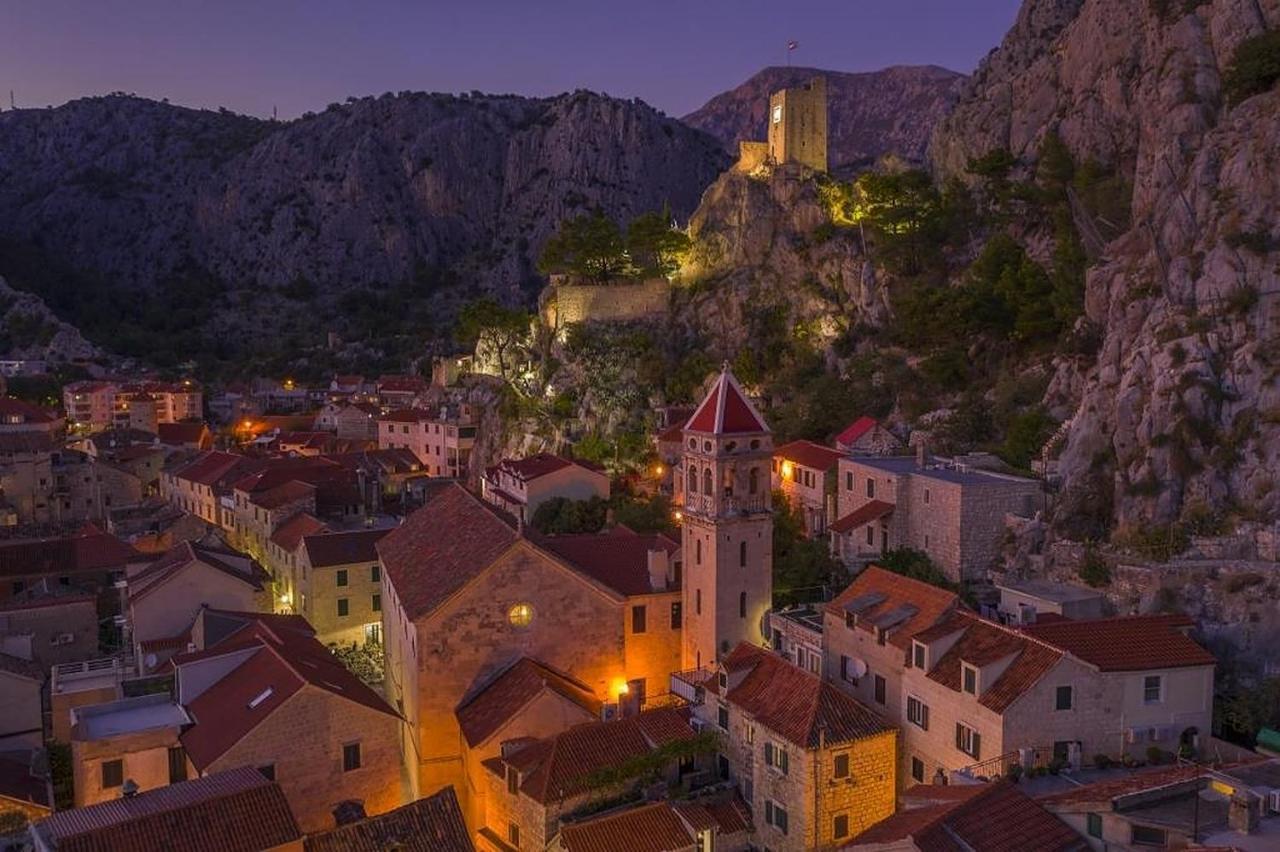 Central Alley Omis Bagian luar foto